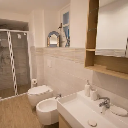 A 90 Metri Dal Mare * 바라체